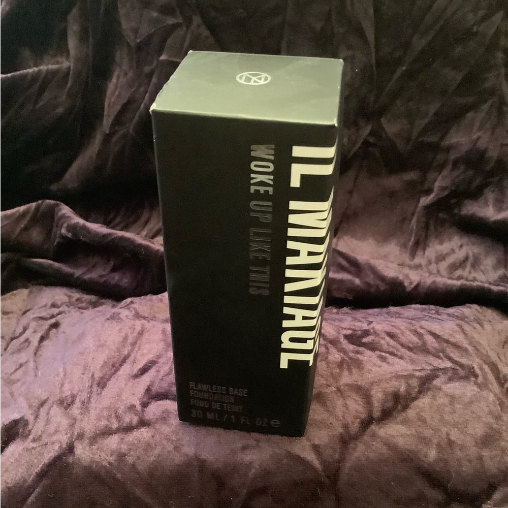 il Makiage #035 Woke up Like This Foundation 1 FL oz. Open brand new